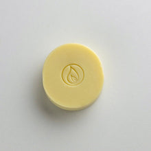 Lade das Bild in den Galerie-Viewer, Rosas Jadebusenseife - Rosas Naturkosmetik - Jadebusen